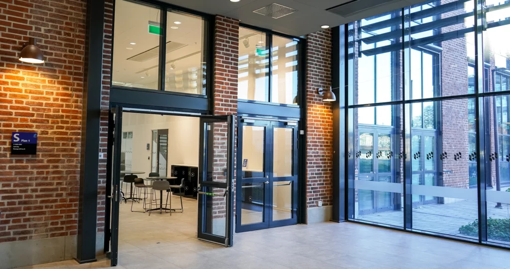 Högskolan i Halmstad-Hus S- produkter